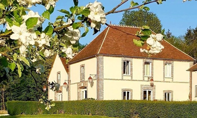Villeneuve-sur-Yonne House | Ecological 4* gites for groups