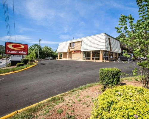 Asheville Cabin | Econo Lodge Biltmore