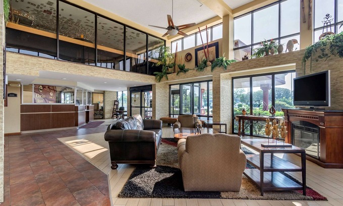 Broken Arrow Hotel | Econo Lodge Broken Arrow - Tulsa