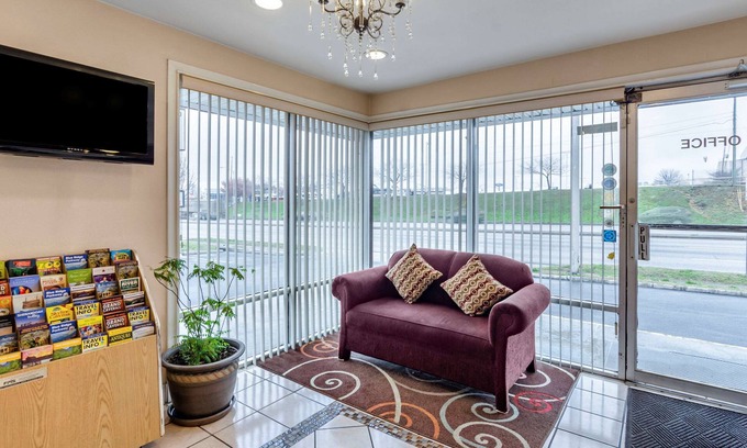 Roanoke Hotel | Econo Lodge Civic Center