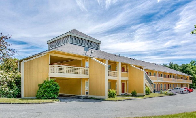 Freeport Cabin | Econo Lodge Freeport - Brunswick Area
