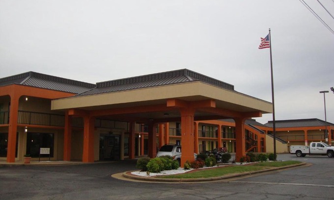 Jackson Hotel | Econo Lodge Inn & Suites Jackson Northwest