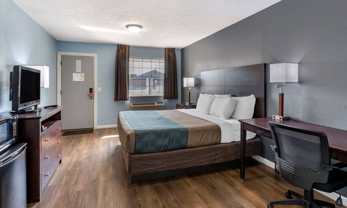 Sandusky South Hotel | Econo Lodge Inn & Suites Sandusky South