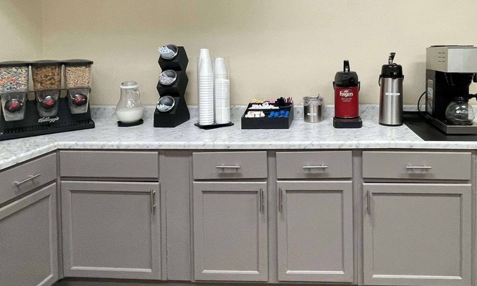 Sweetwater Hotel | Econo Lodge Inn & Suites Sweetwater I-20