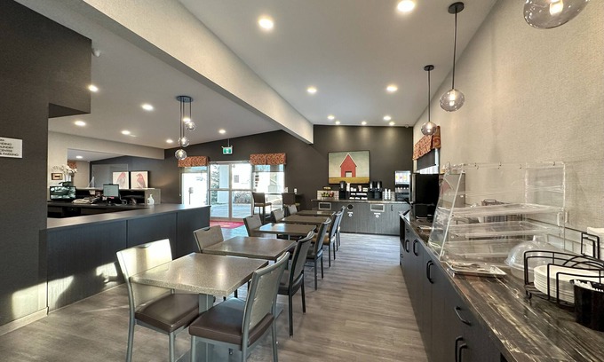 South Lethbridge Hotel | Econo Lodge Lethbridge