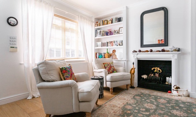 Campden Apartment | Edge Street IV by onefinestay