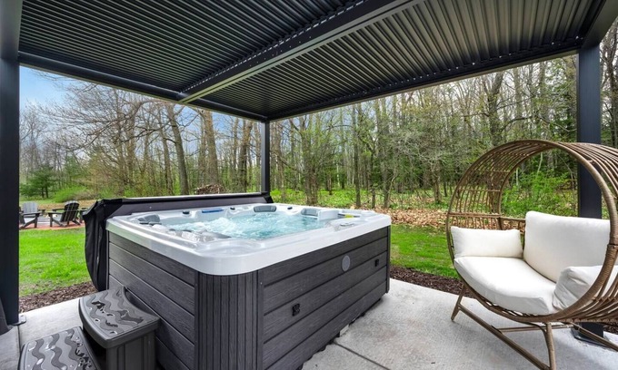 Egg Harbor House | Egg Harbor Fall & Winter Escape|Sauna|Hot Tub|Privacy|