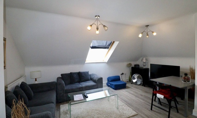 Runnymede Apartment | Egham Stylish Two Bedroom Apartment