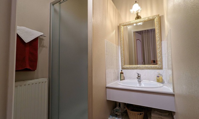 Tavers Bed & Breakfast | Eglantine Room: Charm in Loire Valley with Pool and Wifi