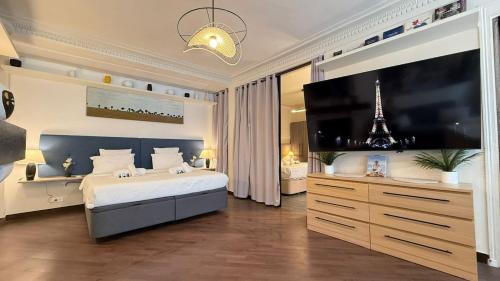 16th Arrondissement Apartment | Eiffel-Tower, Deluxe Suite Passy - 6 people