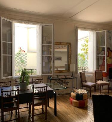 Quartier de l'Ecole-Militaire Apartment | Eiffel Tower - Quiet, charming apartment - 2 prs