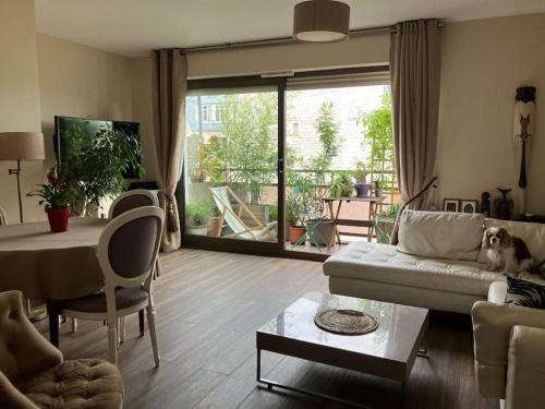 Passy Apartment | Eiffel Tower view - Balcony - Trocadero