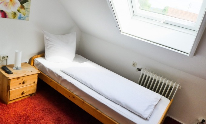 Gaienhofen Apartment | Einzelzimmer 9qm und Dusche und Etagen-WC