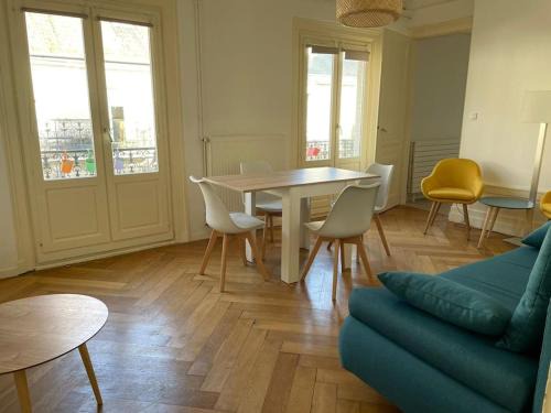 Besancon Old Town Apartment | Elégant 2 chambres square saint amour