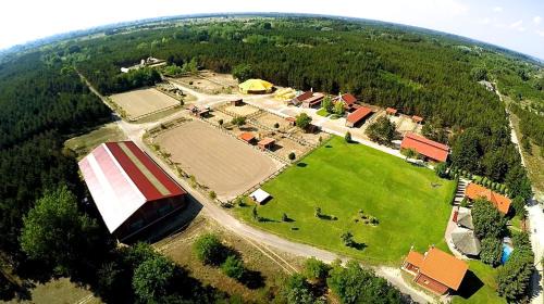 Izsak Resort | El Bronco Working Ranch
