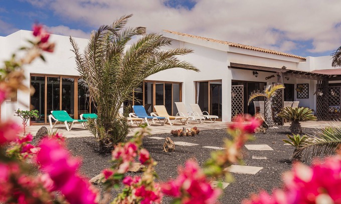 La Oliva Villa | El Cotillo, El Roque Luxury villa -sea & mountain views- Private Indoor Pool.