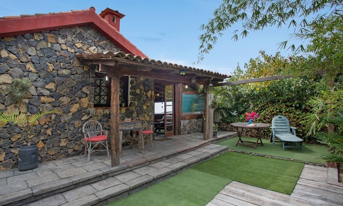 La Guancha Villa | 'El Pilar' with Sea View, Private Pool and Wi-Fi