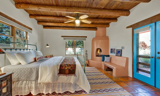Driftwood House | El Ranchito on 5.78 Acres