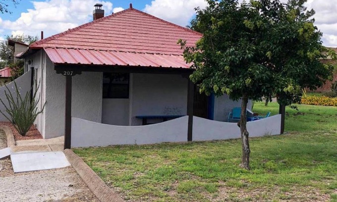 Alpine Bed & Breakfast | El Viejo Adobe - Across from Sul Ross campus