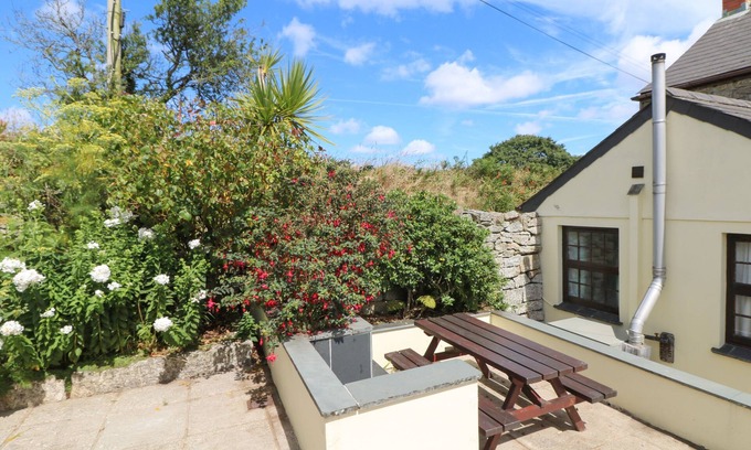 Penryn Cottage | ELDAMAR COTTAGE, pet friendly, character holiday cottage in Falmouth