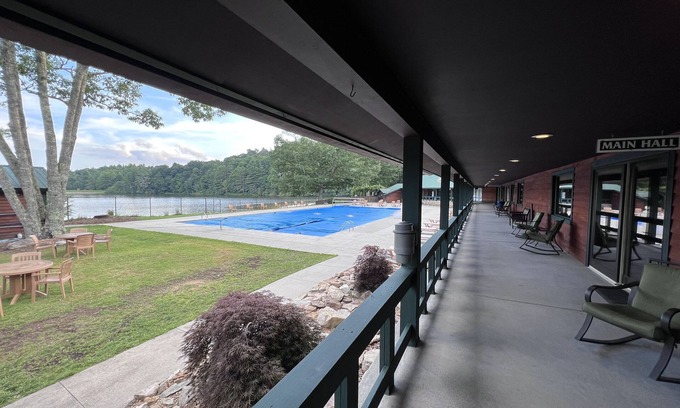 Newland House | Electric and Water is Working Centrally Located Resort inThe High Country RELAX