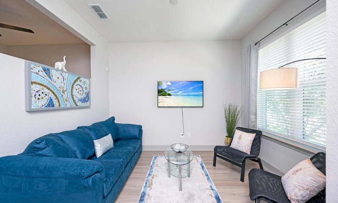East Ybor Apartment | Electric, Chic, YBor, Channelside, 1BR - 5 ppl