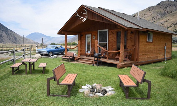 Gardiner Cabin | Electric Peak Cabin in Yellowstone Park