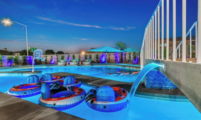 Coachella House | Electric Slide- Lazy River, Pickleball, Resort backyard & Game room