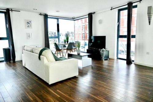 Limehouse Apartment | Elegant 2 Bed Flat in East London