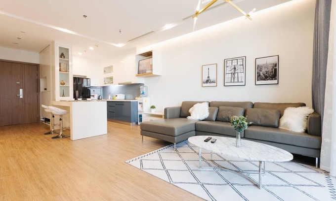 Ngoc Khanh Apartment | Elegant 2BR Metropolis – Fully Equipped, Great Location!