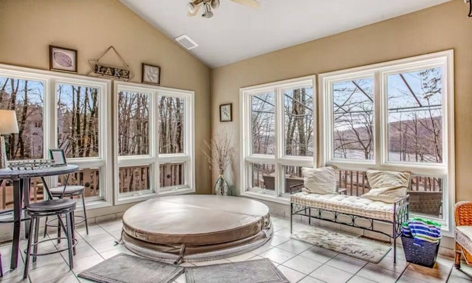 Lake Harmony House | Elegant 5-bedroom house in Beautiful Lake Harmony with view of the Slopes