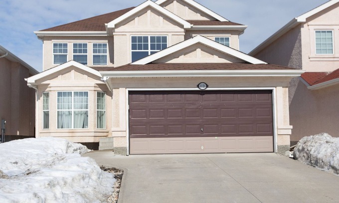 Fort Gary House | Elegant 6 Bedroom House close to U of Manitoba