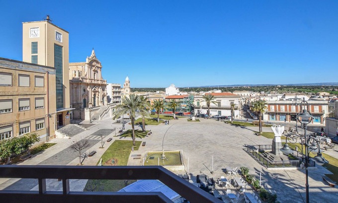 Ispica Apartment | Elegant apartment in historic building.