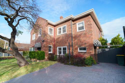 Caulfield North House | Elegant Caulfield North Family Home