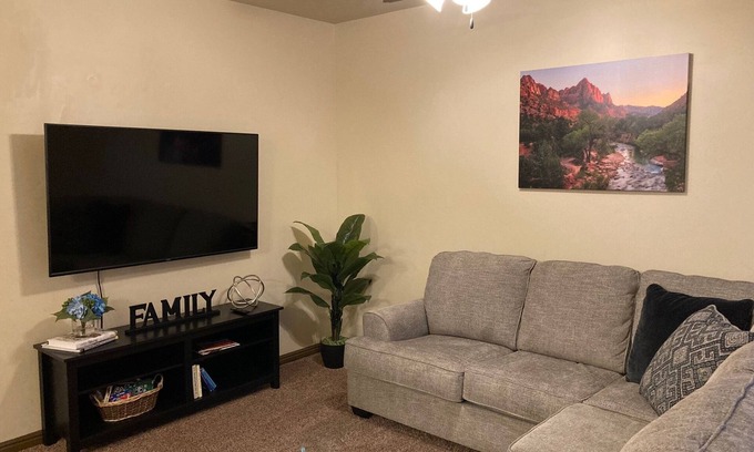 Cedar City House | Elegant Cedar Ridge Escape with clubhouse amenities - pool, hot tub, gym, grill.