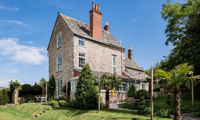 Swanage House | Elegant Cottage with large garden and sea glimpses in the heart of Swanage