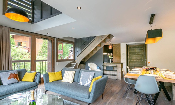 Le Cret Apartment | Elegant Duplex Apartment with Great Light, WiFi, and Parking in Val-d'Isère