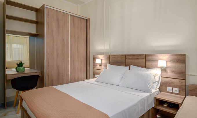 Ammoudia Apartment | Elegant family apartment with kitchen and courtyard