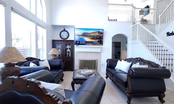 Bacliff House | Elegant Family Home near Kemah, League City, NASA Space Center, Galveston Beach