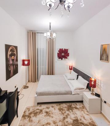 Dubai Apartment | Elegant Fresh 1BR with Heated Pool, just steps from Mall, Restaurants & Fitness center