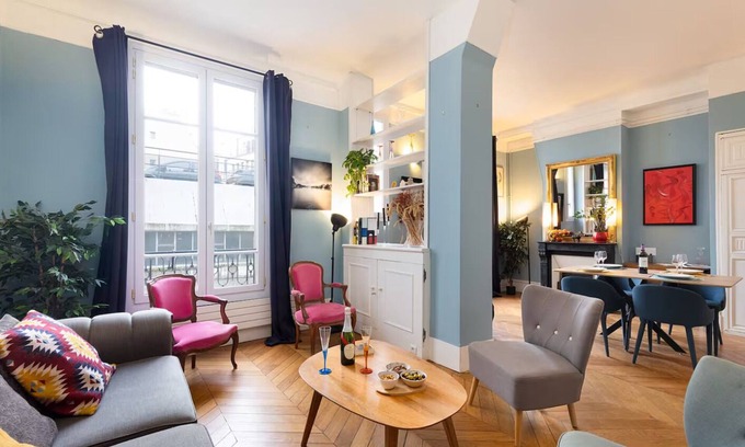 Quartier de la Plaine-de-Monceaux Apartment | Elegant Haussmannian Apart, 25min walk from Champs Elysées