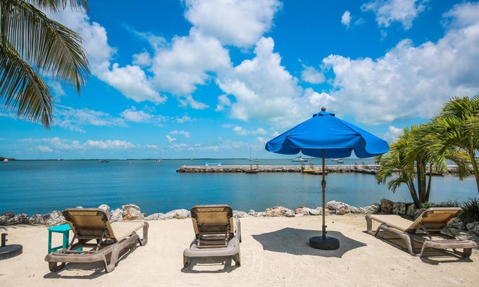 Key Largo Hotel | Elegant Home with Beach & Dockage! Spectacular Sunsets!