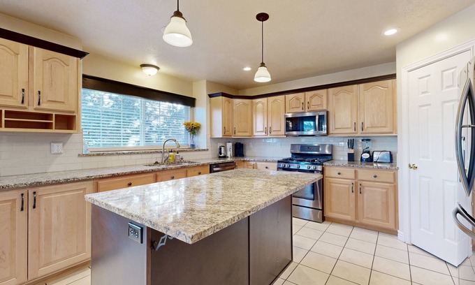 Clearfield House | Elegant home with large yard, gas grill & gas fireplace