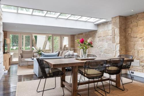 Paddington House | Elegant Paddington Sandstone Cottage with Parking