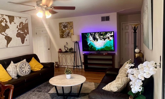 Sunnyvale House | Elegant Private Bedroom & Shared Bath fast wifi & free parking Near Levi's