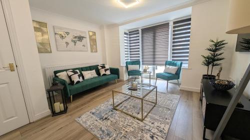 Langley Marish Apartment | Elegant & Serene 3-BR Retreat Minutes from Heathrow Airport-London- Slough central-Legoland-Ascot-Windsor for Contractors-Families-Relocators-Businesses