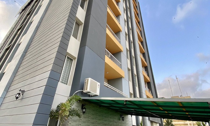 Karachi Apartment | Elegant & Spacious 2br family apt, Sharahe Faisal