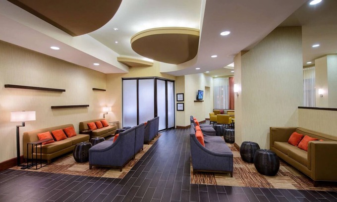 Mount Vernon Triangle Hotel | Elegant Stay: Steps From Capital One Arena & National Mall! On-site Bar