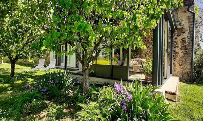 Pressignac-Vicq House | Elegant stone house in the countryside with swimming pool