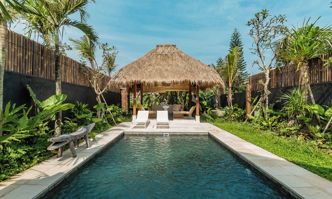 Kedewatan Villa | Elegant & Stylish villa only minutes to Ubud Market overlooking the rice paddies